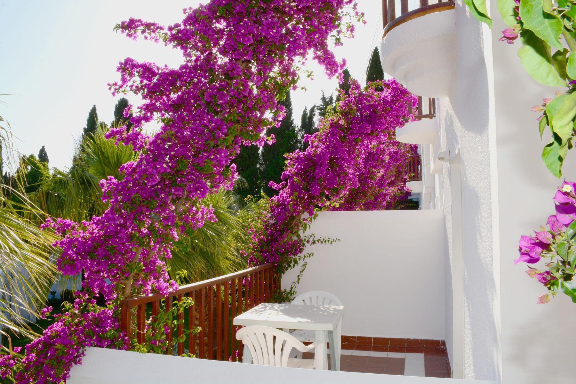 Natur Garden Hotel Битез Экстерьер фото