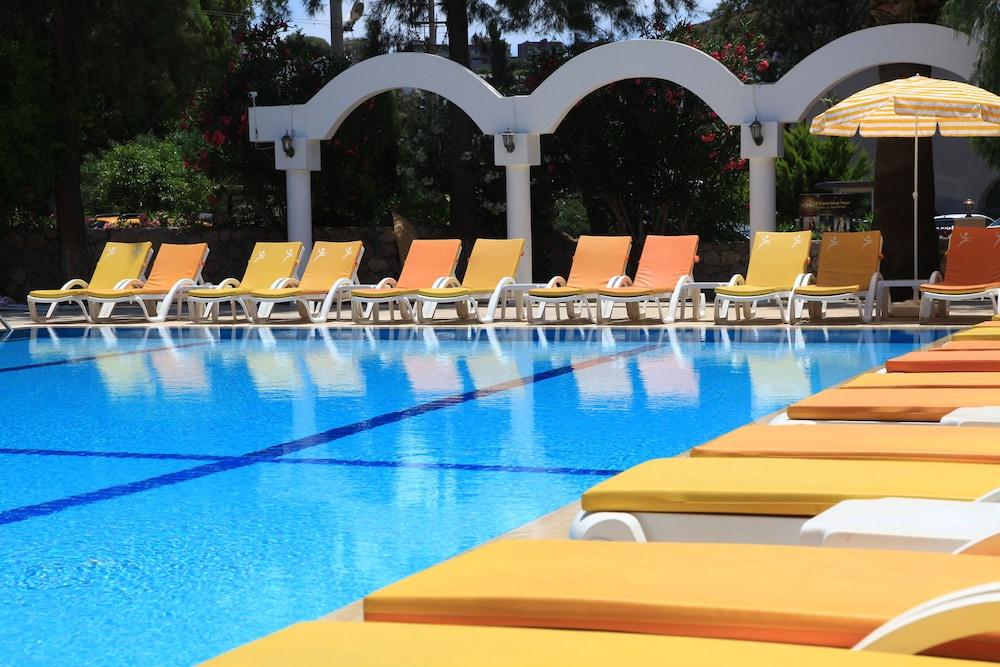 Natur Garden Hotel Битез Экстерьер фото