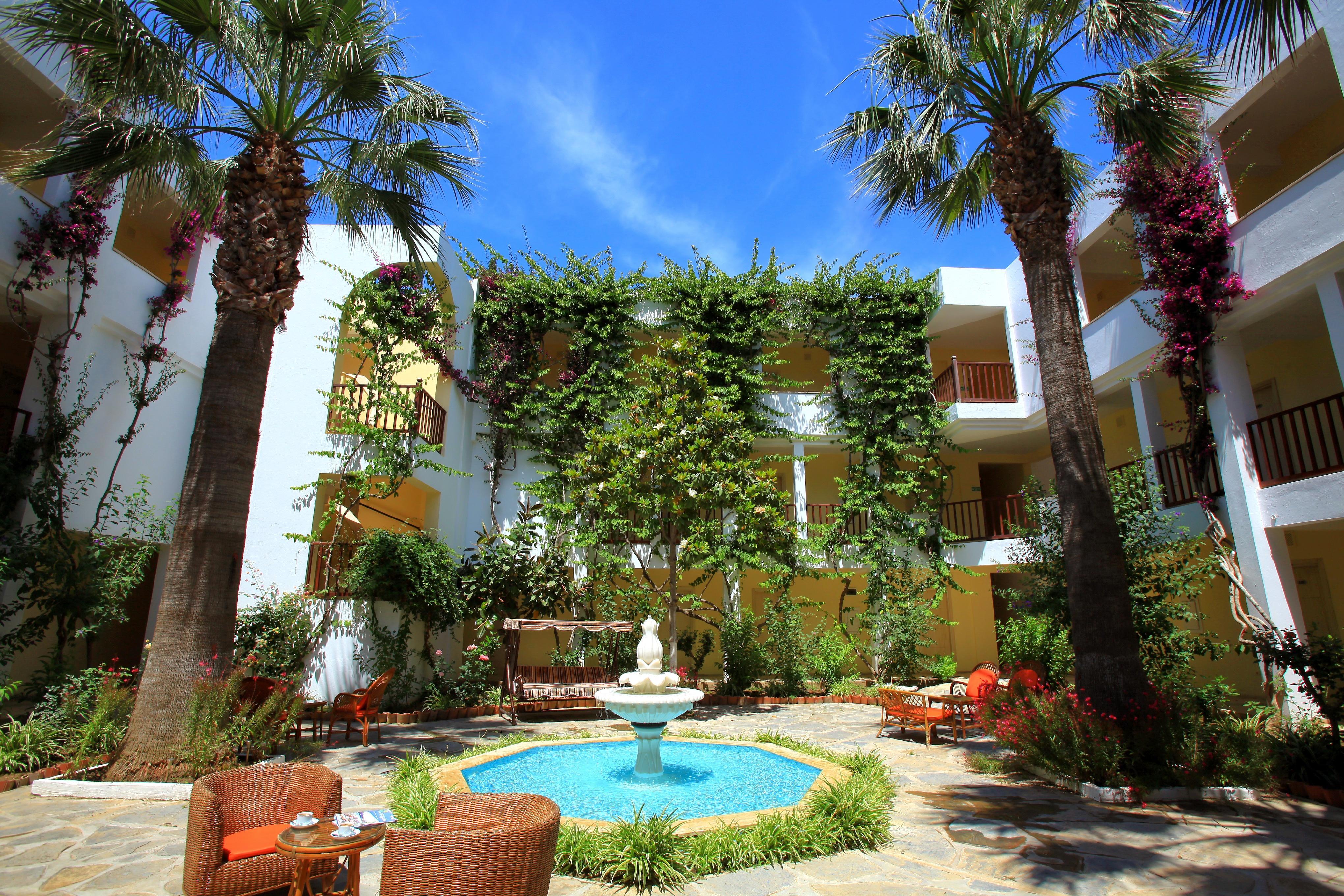 Natur Garden Hotel Битез Экстерьер фото