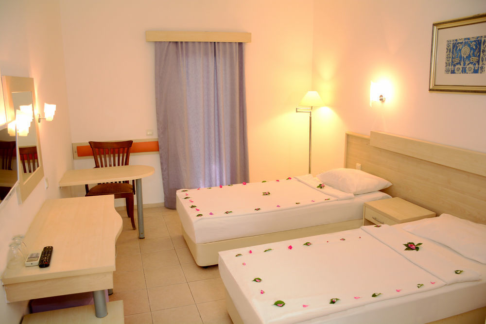 Natur Garden Hotel Битез Экстерьер фото